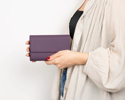 Linea Leather Wallet with 12 Card Slots