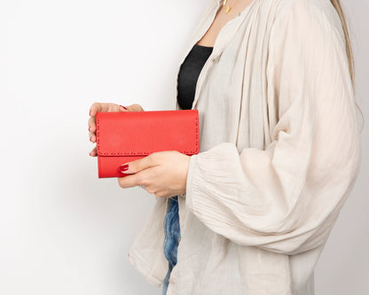 Linea Leather Wallet with 12 Card Slots
