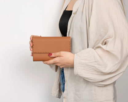 Linea Leather Wallet with 12 Card Slots