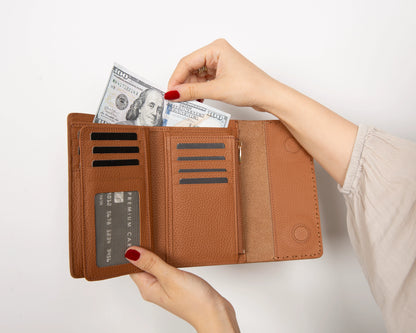 Linea Leather Wallet with 12 Card Slots