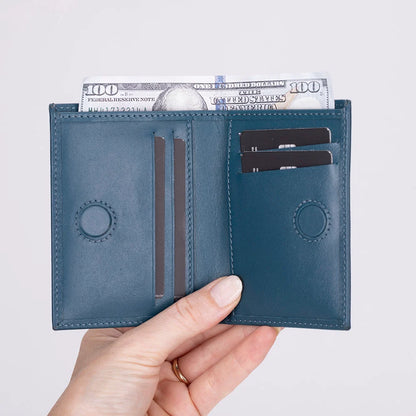 Nigra Leather Wallet with Magnetic Closure