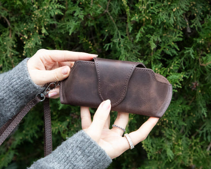 Riviera Magnetic Leather Glasses Case